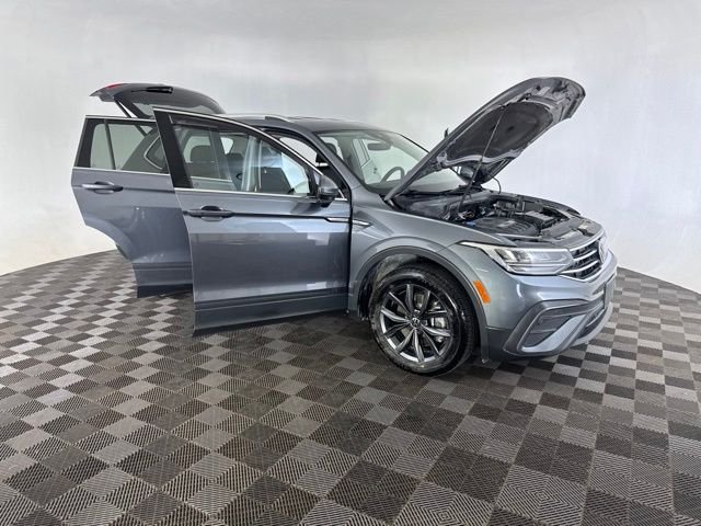 Used 2022  Volkswagen 2.0T SE image 12