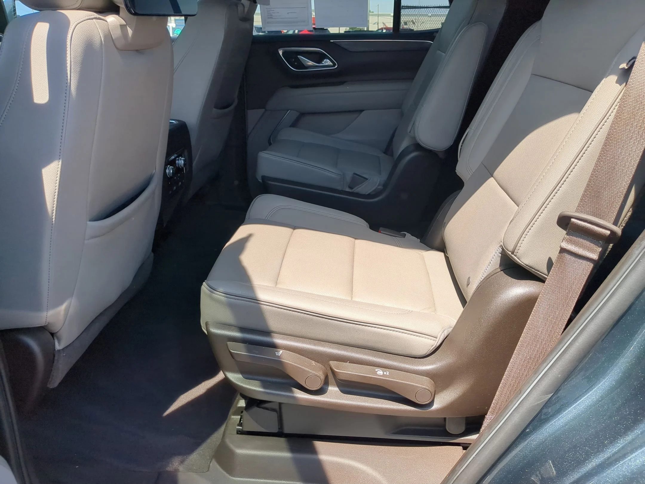 Used 2021 Dark Sky Metallic GMC SLT image 23