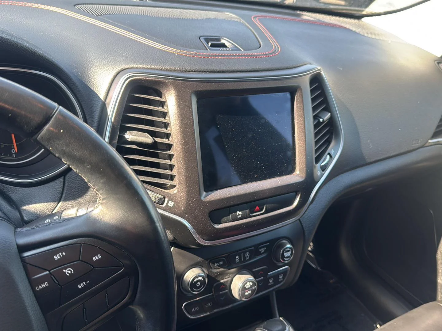 Used 2020 Diamond Black Crystal Pearlcoat Jeep Trailhawk image 10