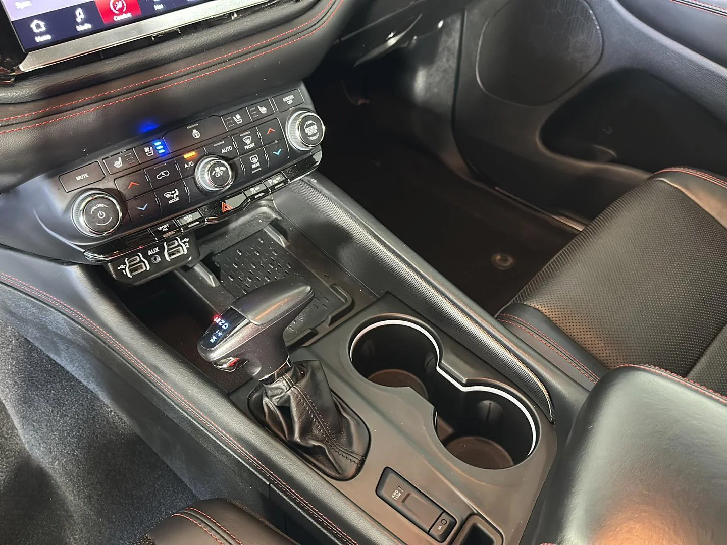 Used 2025 Vapour Grey Dodge R/T image 21