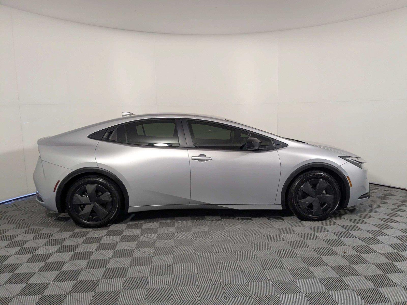 Used 2025 Cutting Edge Toyota LE image 4