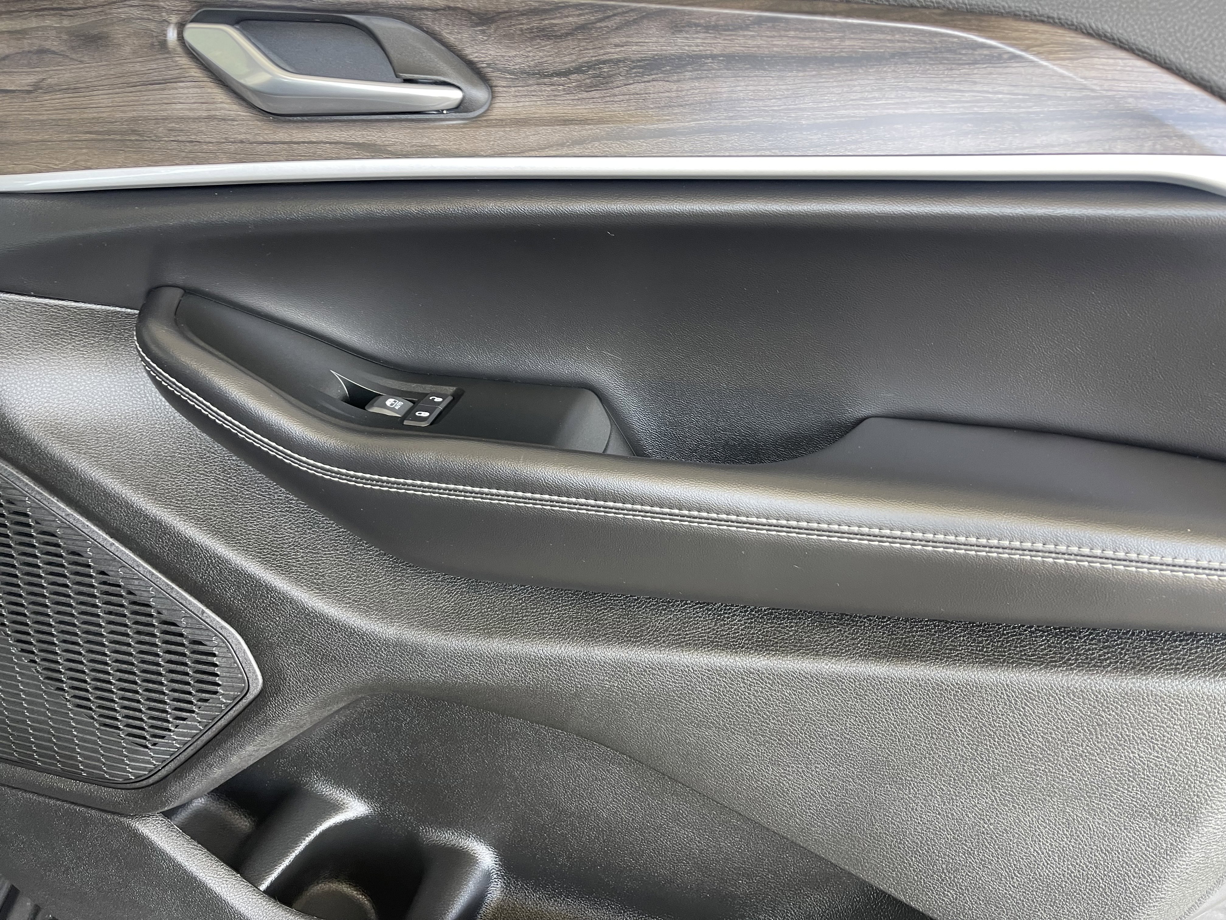 New 2026 Baltic Gray Metallic Clear-Coat Exterior Paint Jeep Altitude image 25