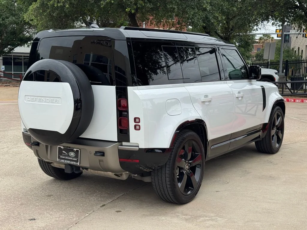 Certified Used 2025 White Land Rover X-Dynamic SE image 9