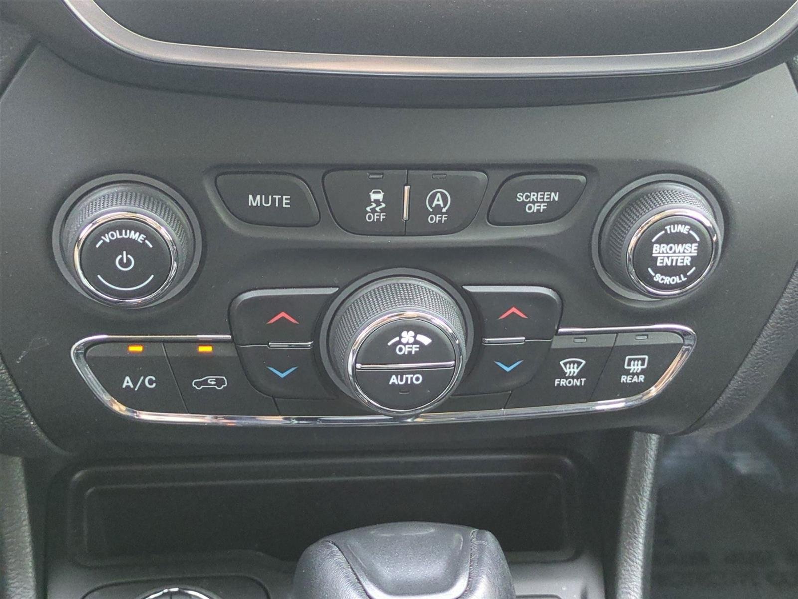 Used 2022 Diamond Black Crystal Pearlcoat Jeep Trailhawk image 27