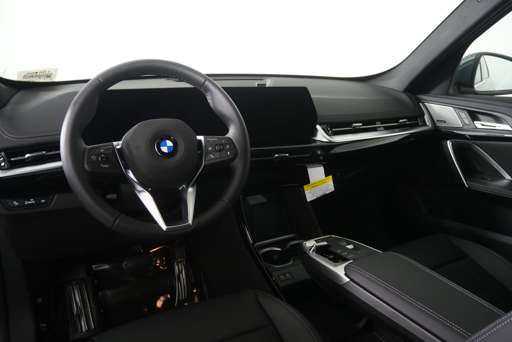 New 2026 Cape York Green Metallic BMW xDrive28i image 16