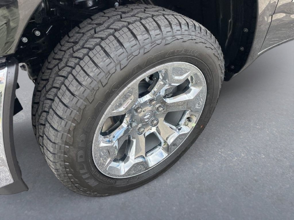 New 2026 Diamond Black Crystal Pearl-Coat Exterior Paint RAM Big Horn/Lone Star image 9