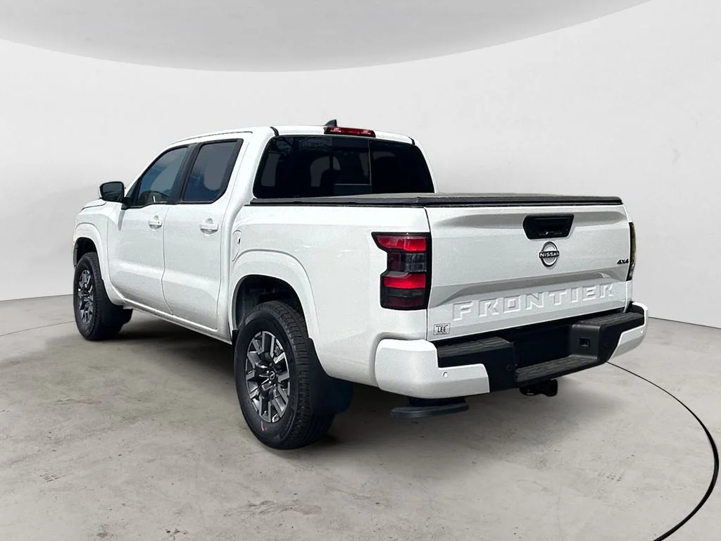 New 2026 Glacier White Nissan SV image 3