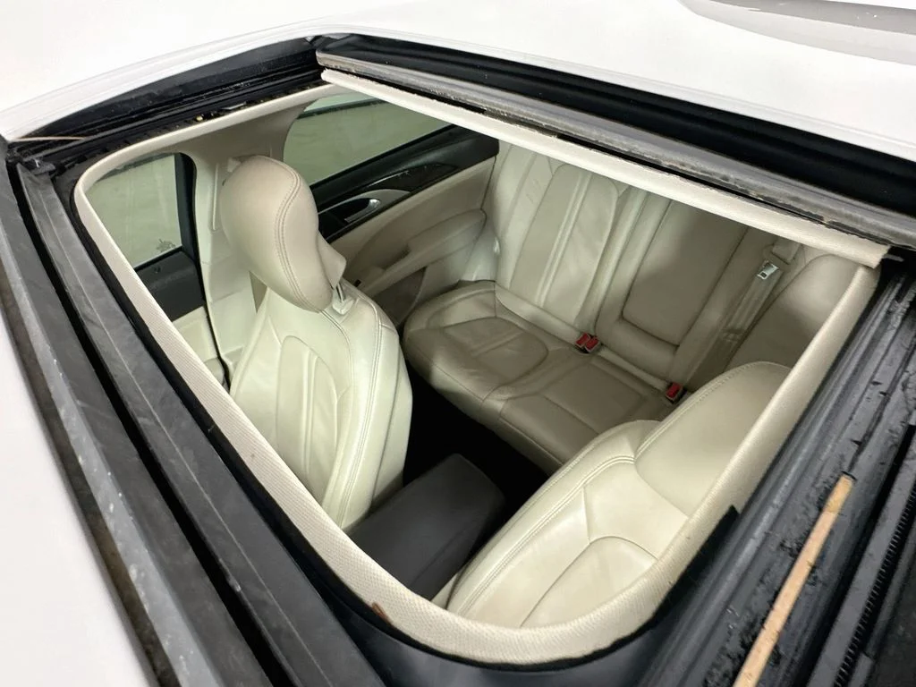 Used 2019 Pearl Metallic Lincoln Reserve image 26
