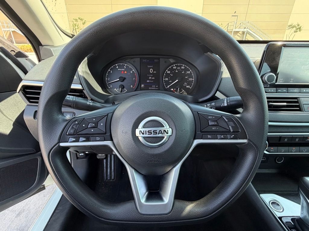 Used 2021 White Nissan 2.5 S image 13