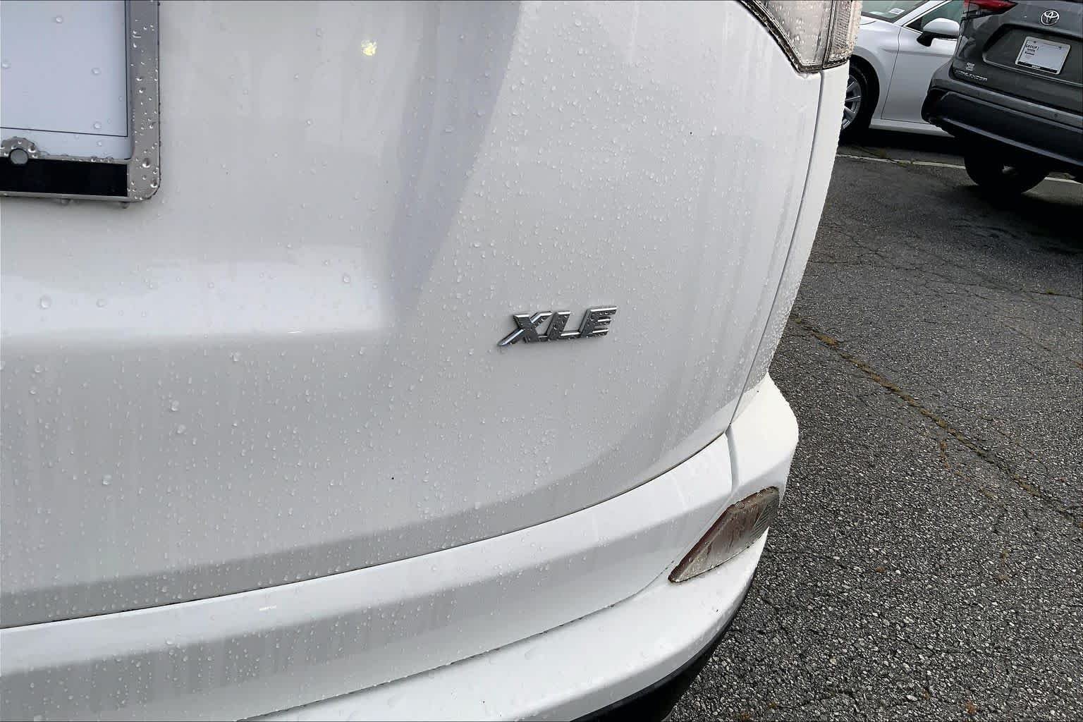 Used 2017 Super White Toyota XLE image 10