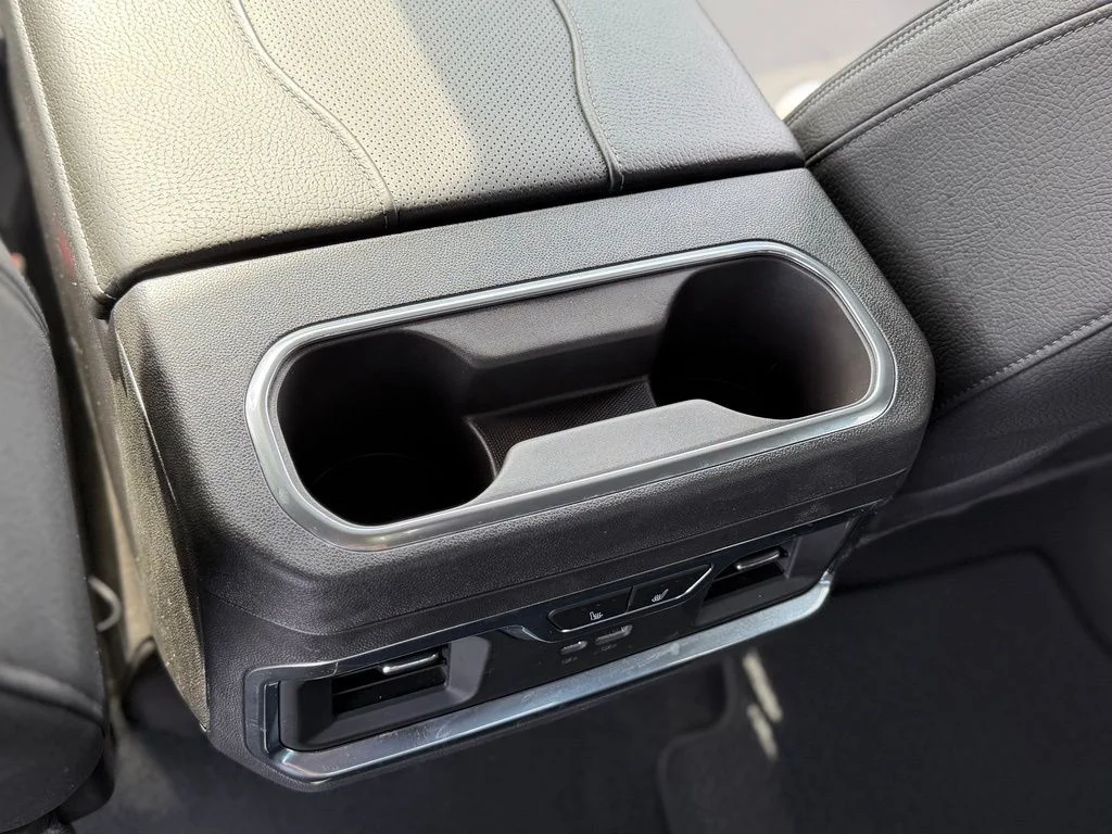 Used 2025 Silver GMC Denali image 10