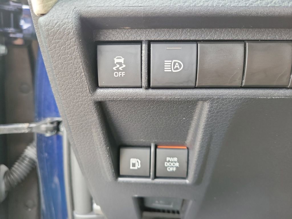 Used 2023  Toyota XLE image 23