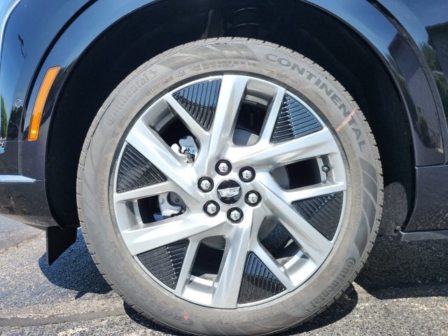 2025 Cadillac Optiq Luxury photo 3