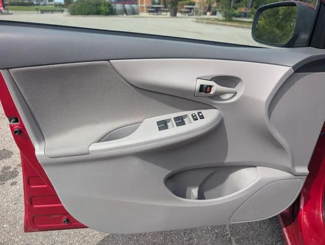 Used 2009 Red Toyota  image 9