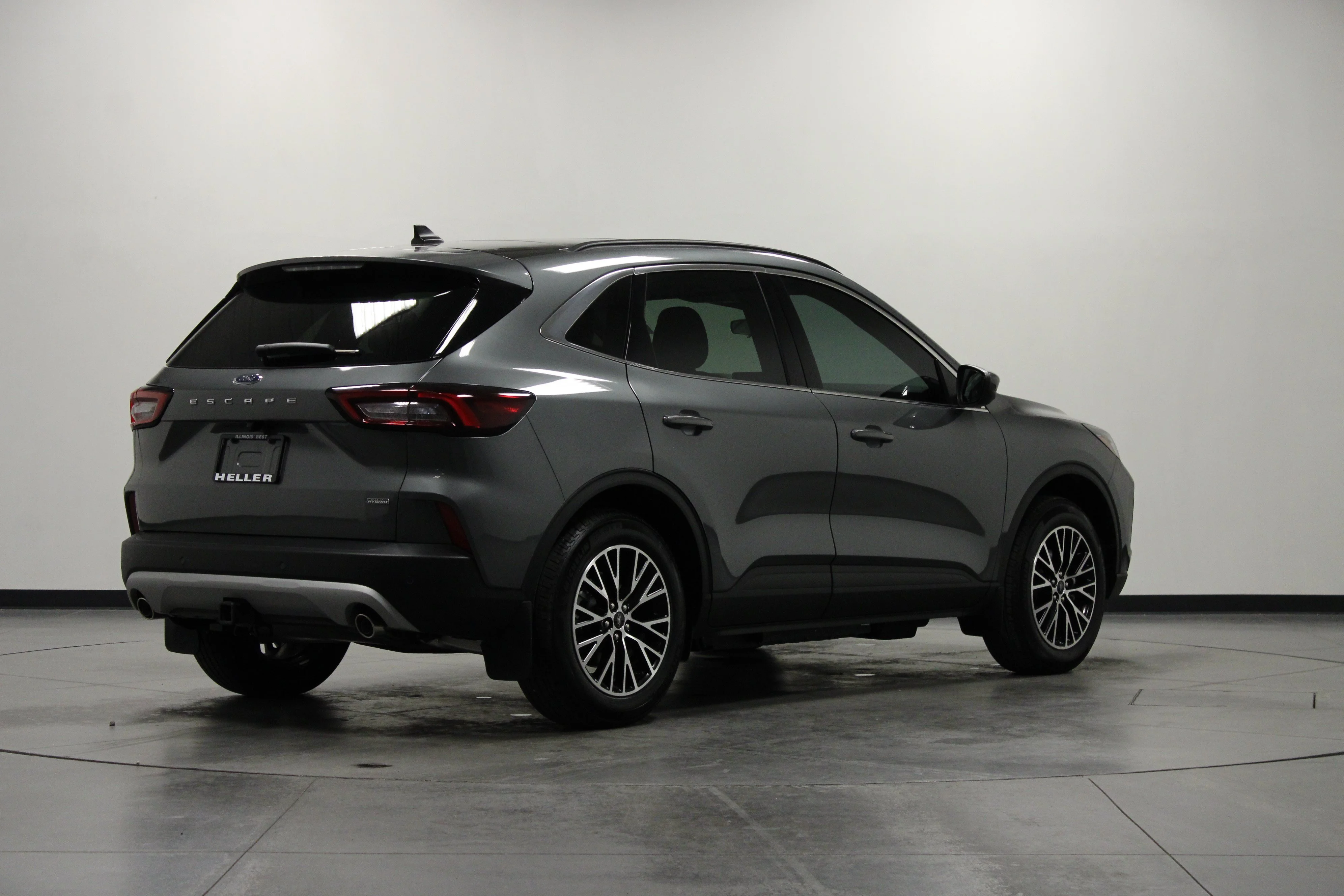 Used 2025 Gray Metallic Ford Base image 4