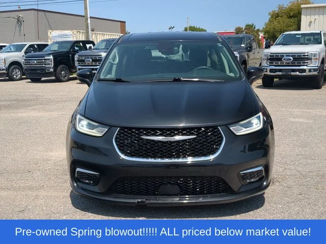Used 2023 Black Chrysler Touring L image 16