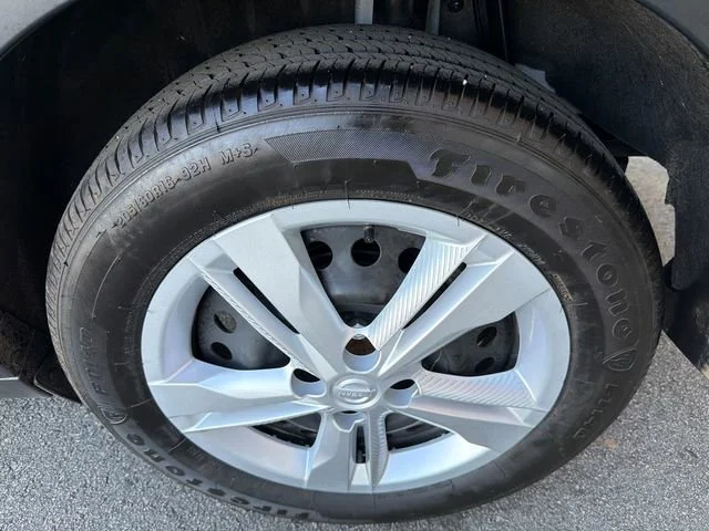 Used 2025 White Nissan S image 19