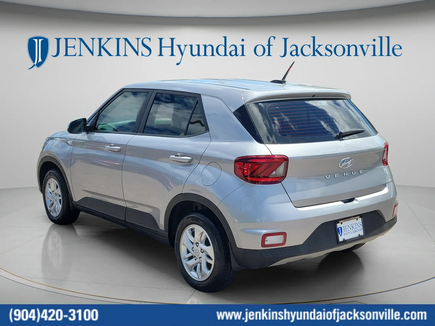 Used 2025 Shimmering Silver Hyundai SE image 5