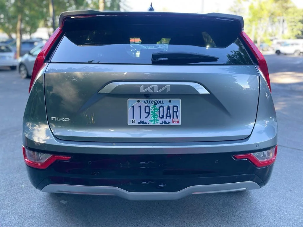 Certified Used 2024 Steel Gray Kia Wind image 5