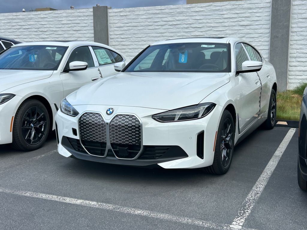 New 2026 Alpine White BMW eDrive40 image 2