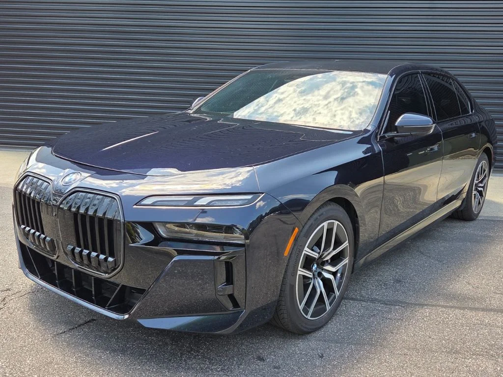 2025 BMW i7 xDrive60 Sedan's photo