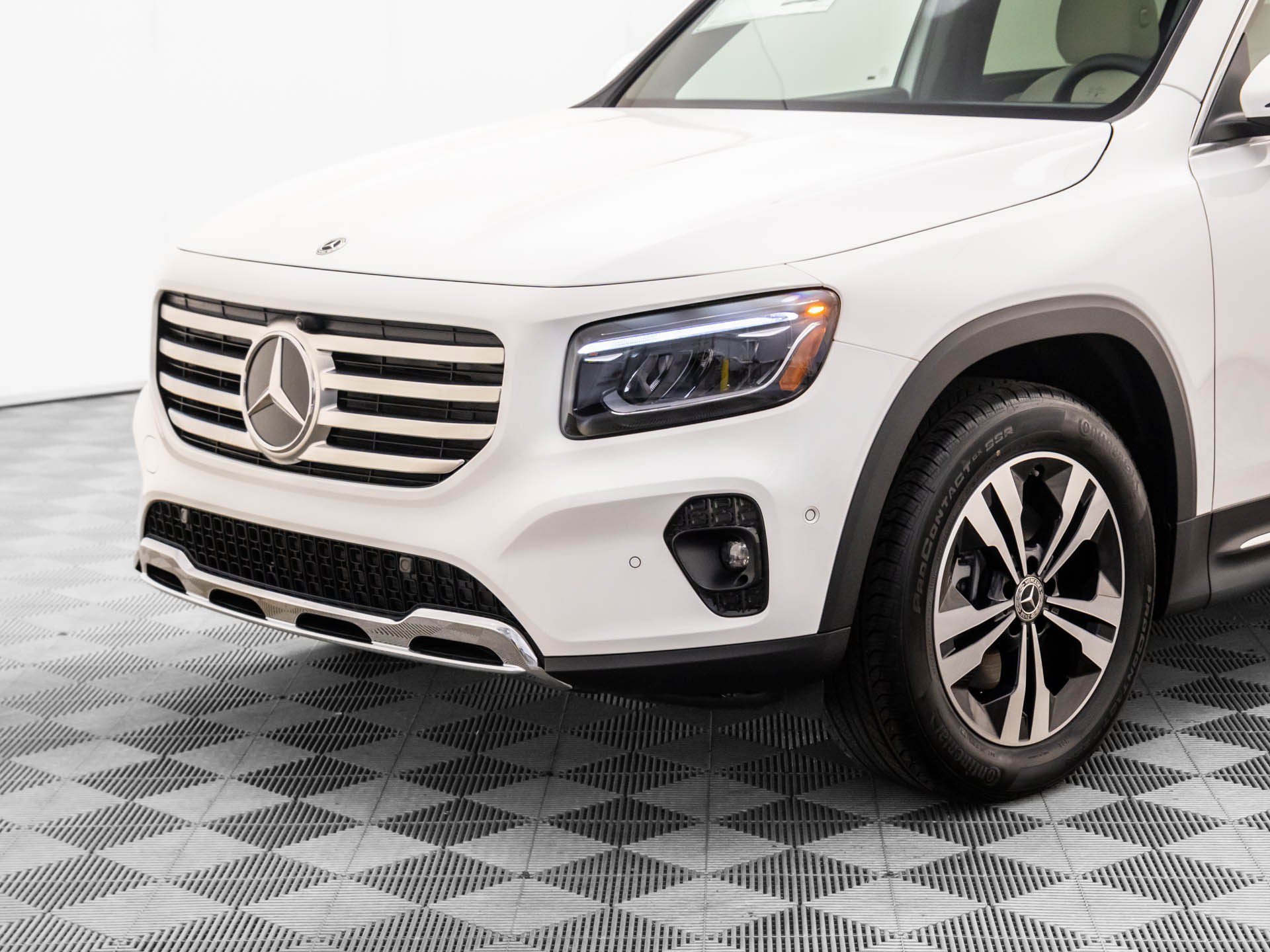 New 2026 White Mercedes-Benz GLB 250 image 36