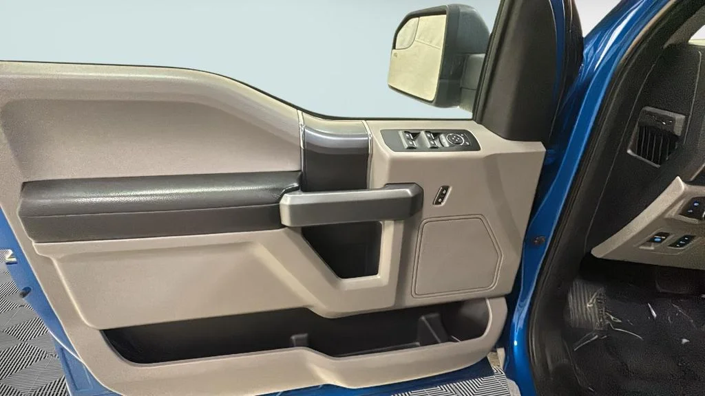 Used 2019 Blue Metallic Ford XLT image 17