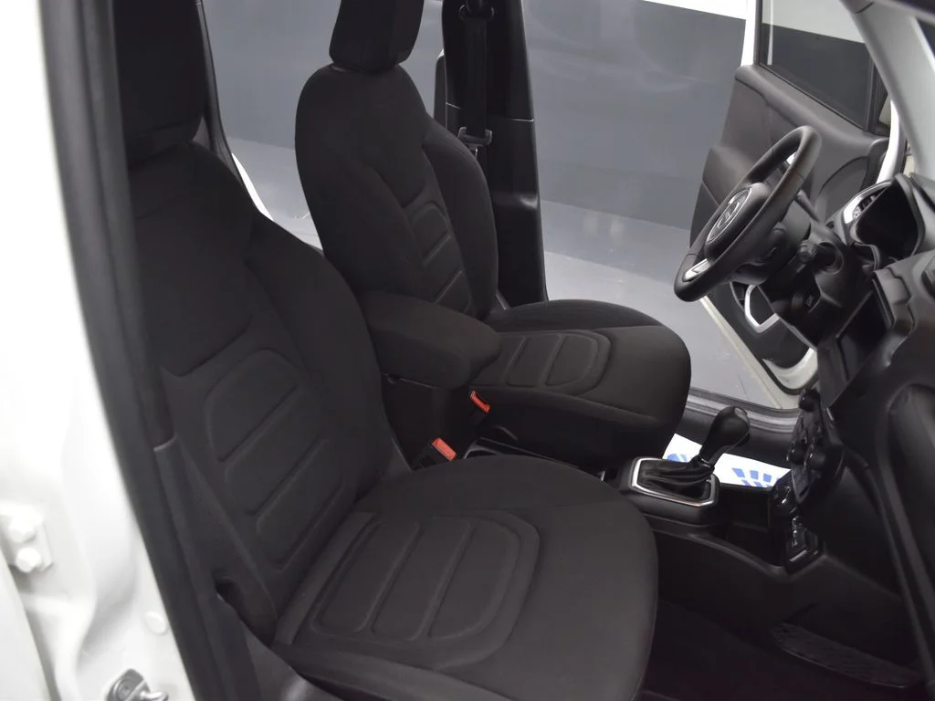 Certified Used 2021 White Jeep Latitude image 27