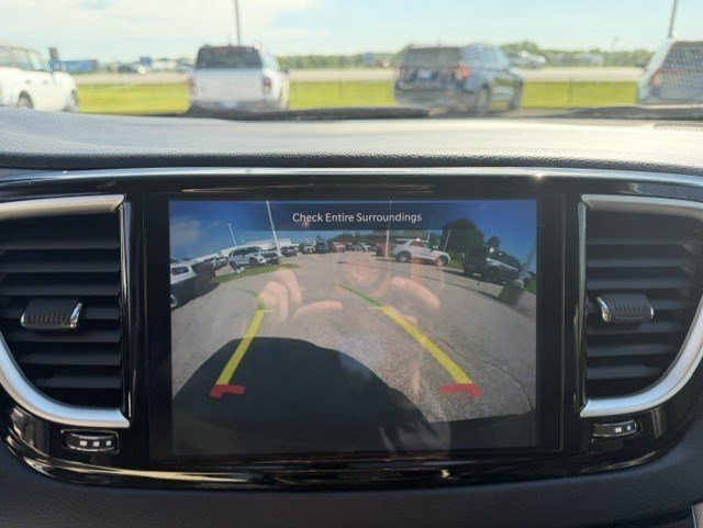 Used 2023 Brilliant Black Crystal Pearlcoat Chrysler Touring L image 18