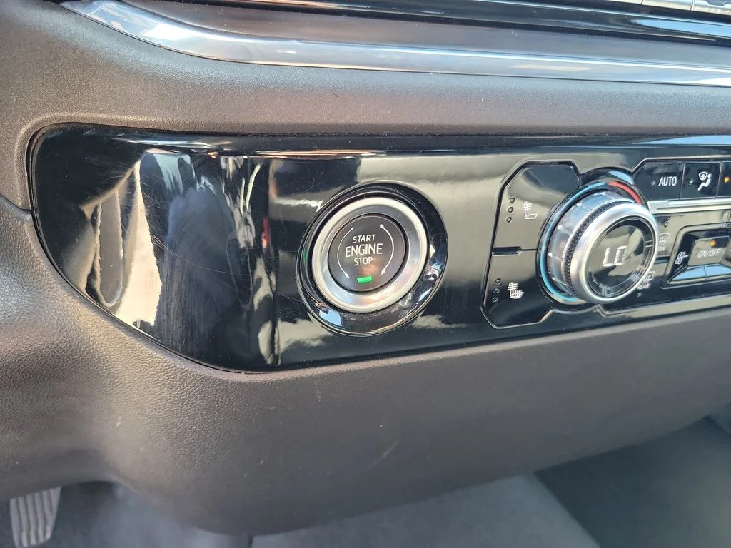 Used 2024 Black GMC SLT image 24