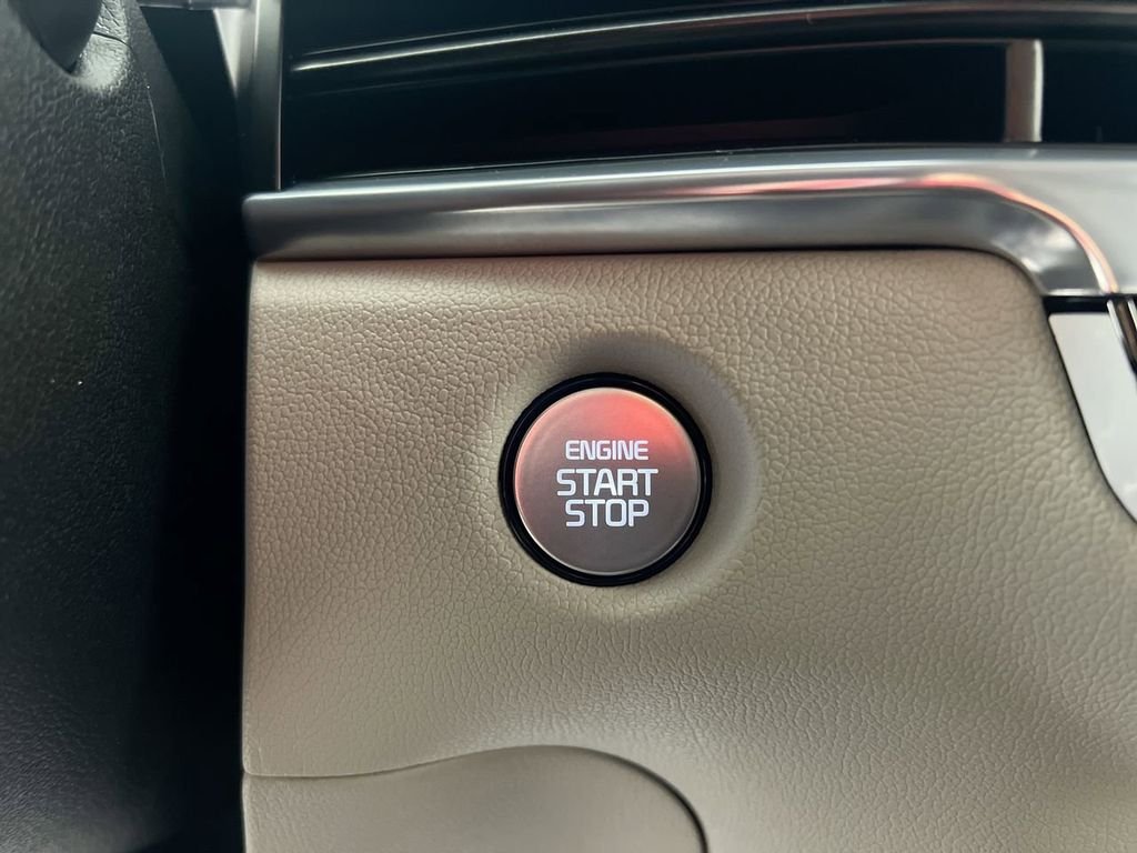 New 2026 Glacial White Pearl Kia SX image 21