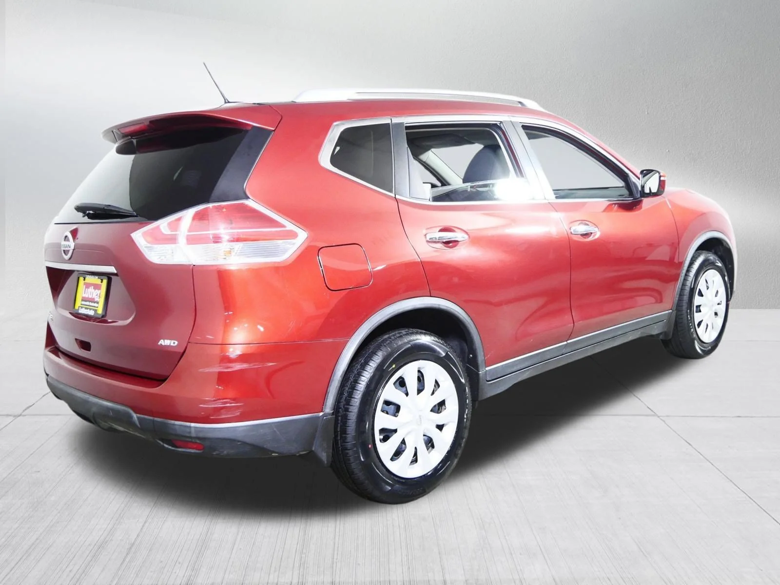 Used 2016 Cayenne Red Nissan S image 7