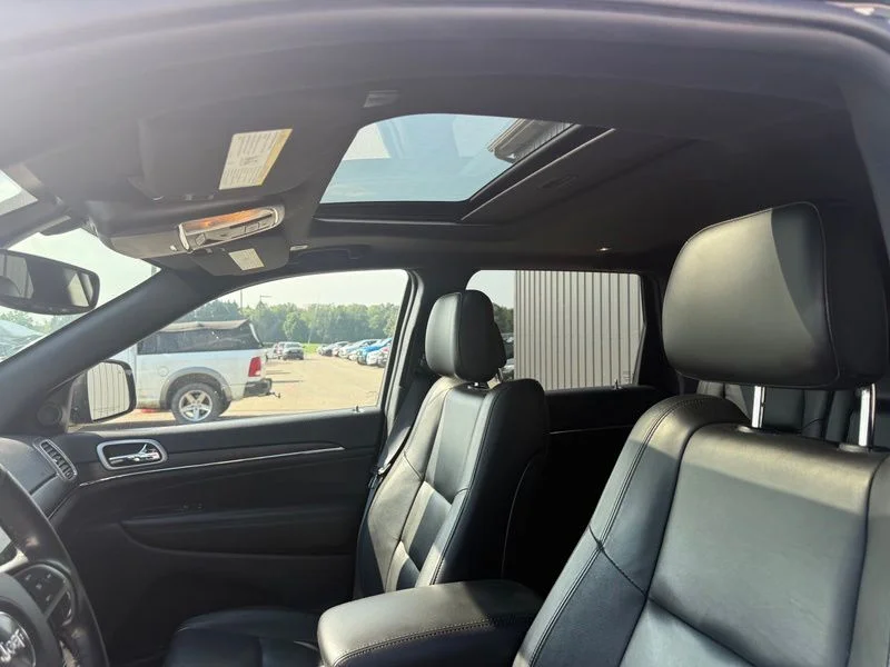 Used 2022 Black Jeep Limited image 4