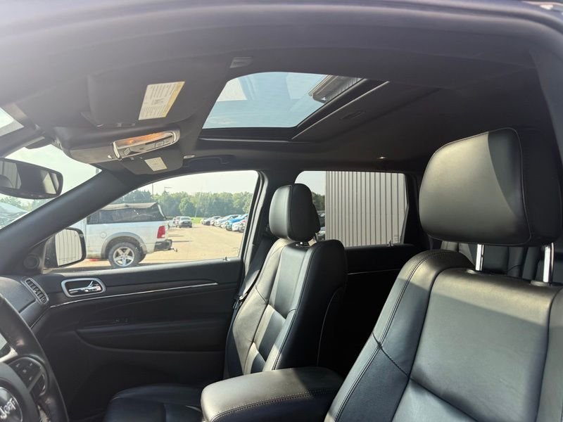 Used 2022 Black Jeep Limited image 4