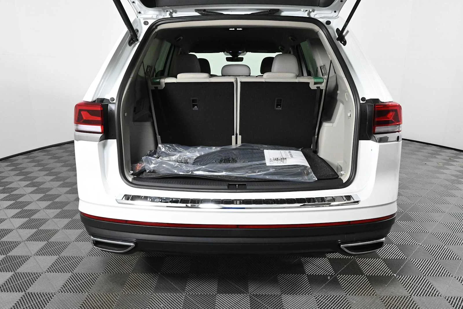 New 2026 Opal White Pearl Volkswagen 2.0T SE image 9