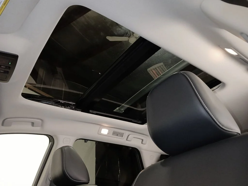 Used 2025 Gray Nissan Platinum image 13