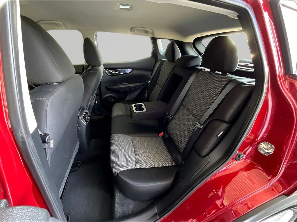 Used 2021 Scarlet Nissan SV image 27