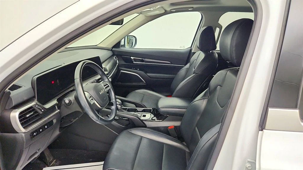 Used 2024 Glacial White Pearl Kia S AWD w/ Sunroof Package image 11