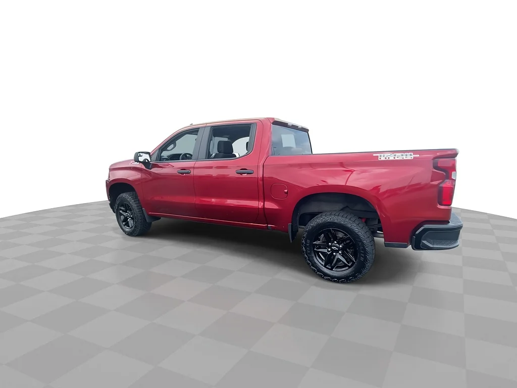 Used 2021 RED HOT Chevrolet Custom Trail Boss image 7