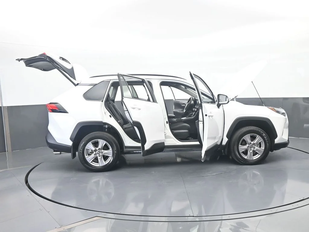 Used 2025 Ice Toyota XLE image 66