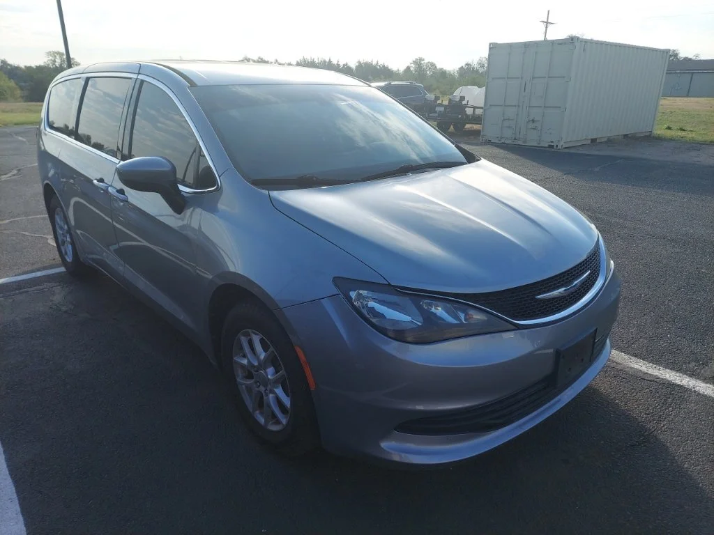 Used 2018 Silver Chrysler LX image 1