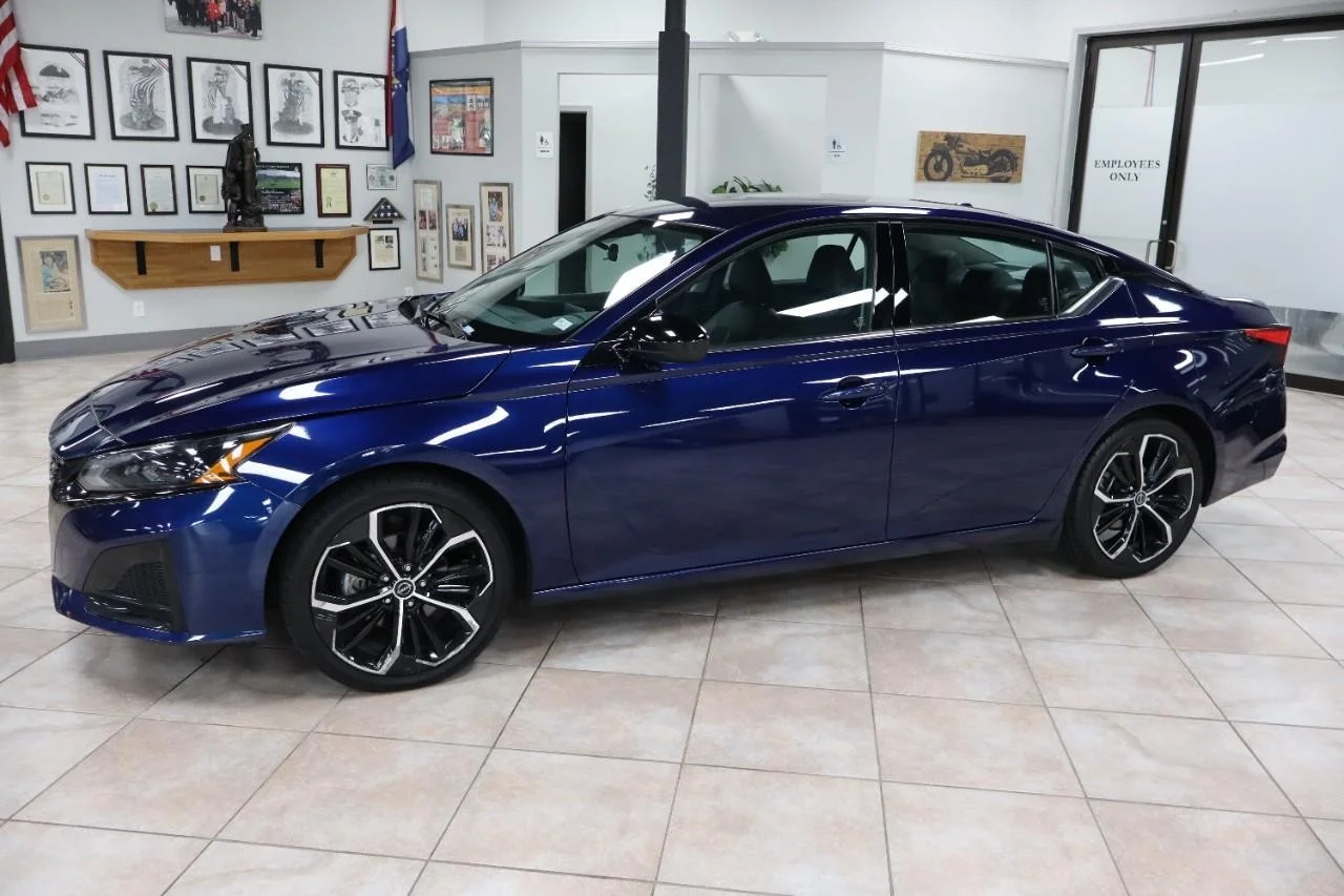 Used 2024 Deep Blue Pearl Nissan 2.5 SR image 2