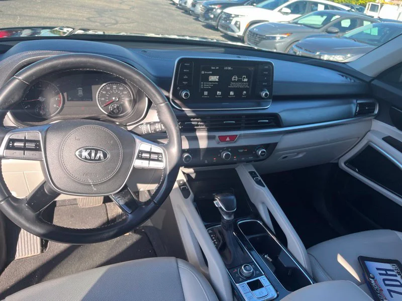 Used 2020 Black Kia S image 11