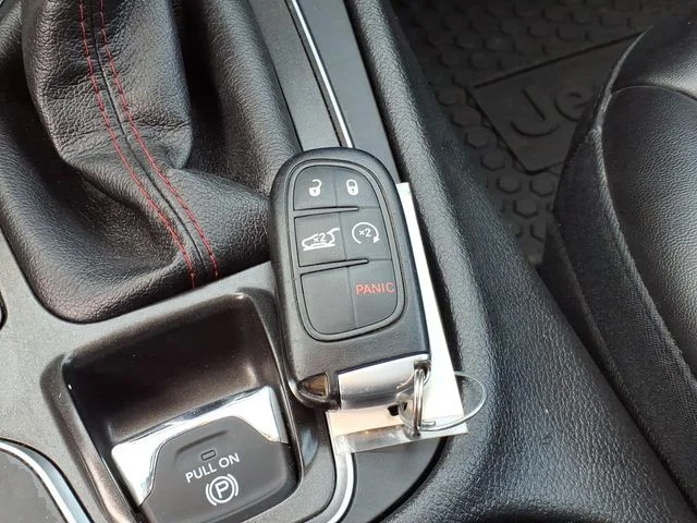 Used 2019 White Jeep Trailhawk image 35