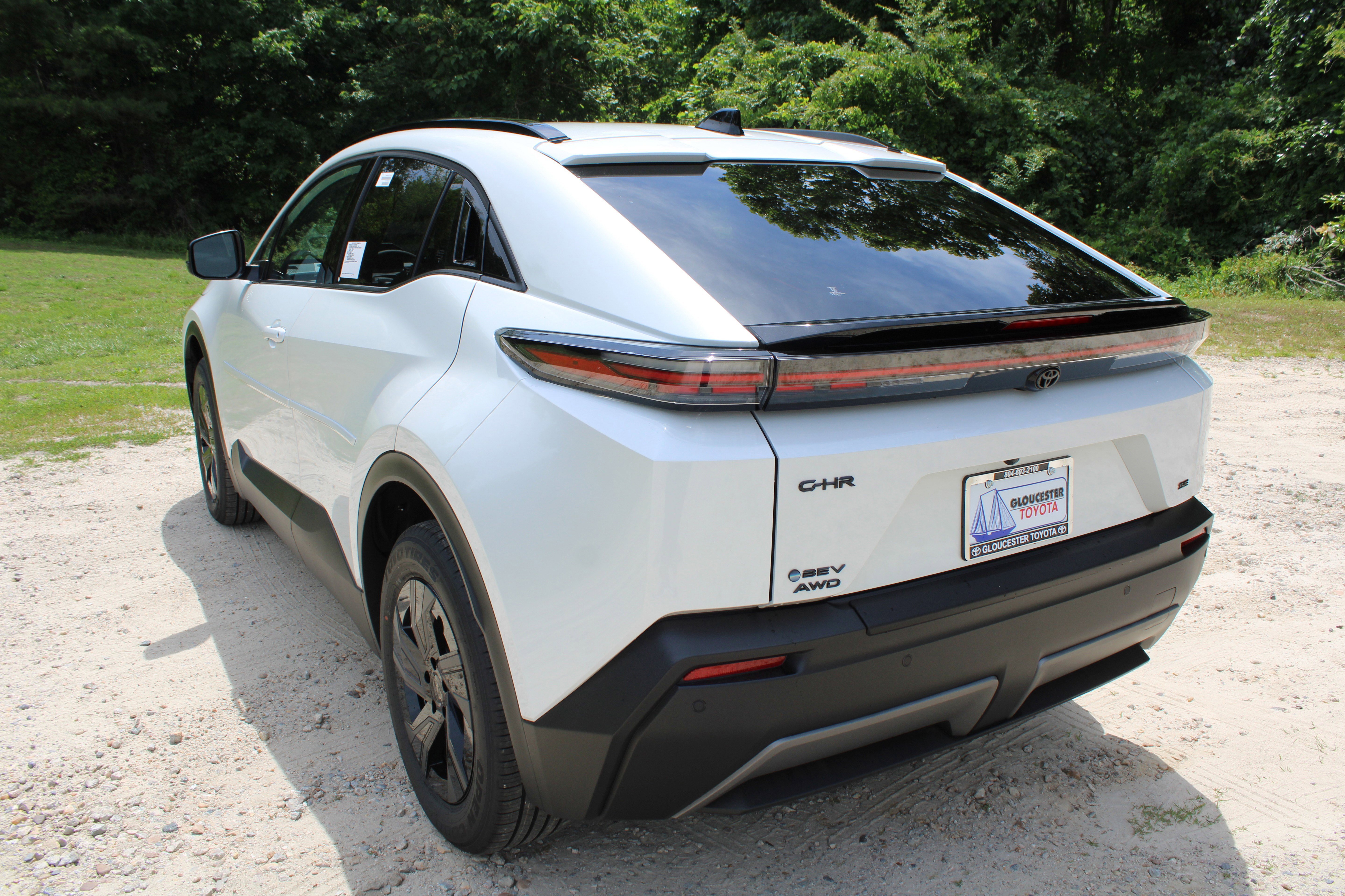 New 2026 Wind Chill Pearl <sup>1</sup> Toyota  SE image 7
