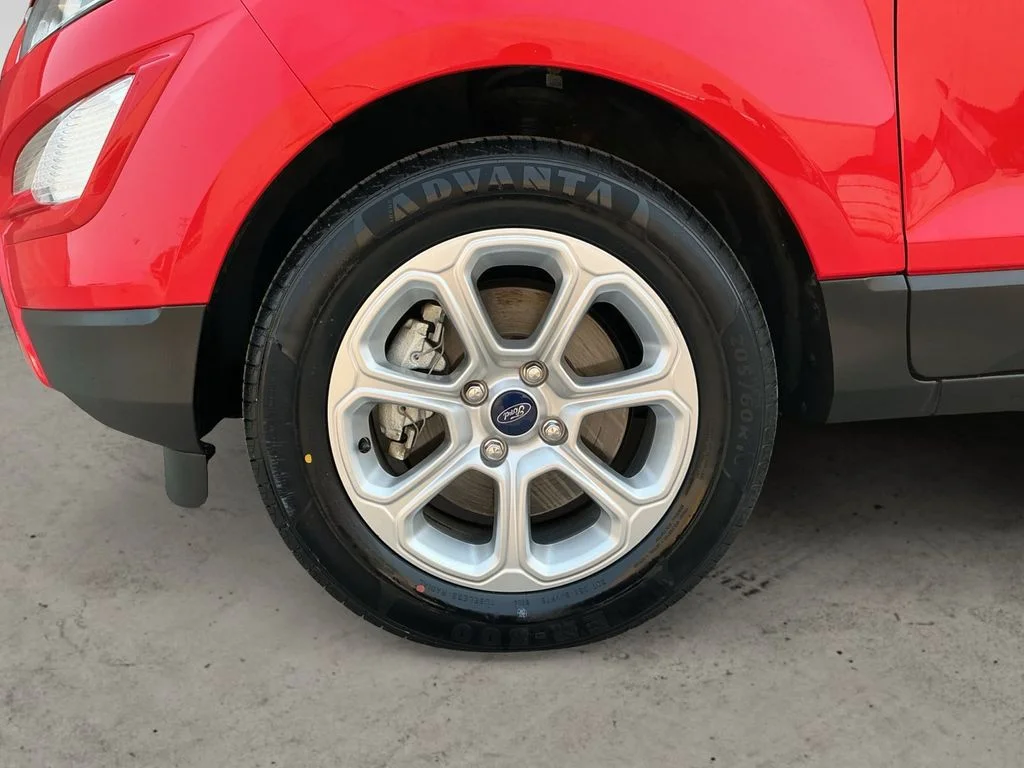 Used 2020 Red Ford SE image 9
