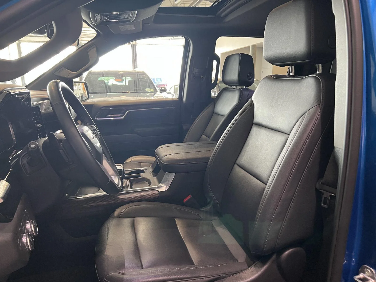 Used 2024 Dynamic Blue Metallic GMC Elevation image 16