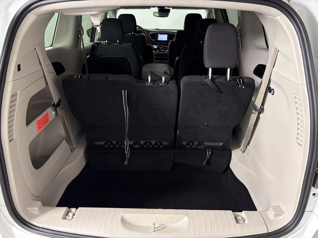 Used 2023 White Chrysler LX image 37