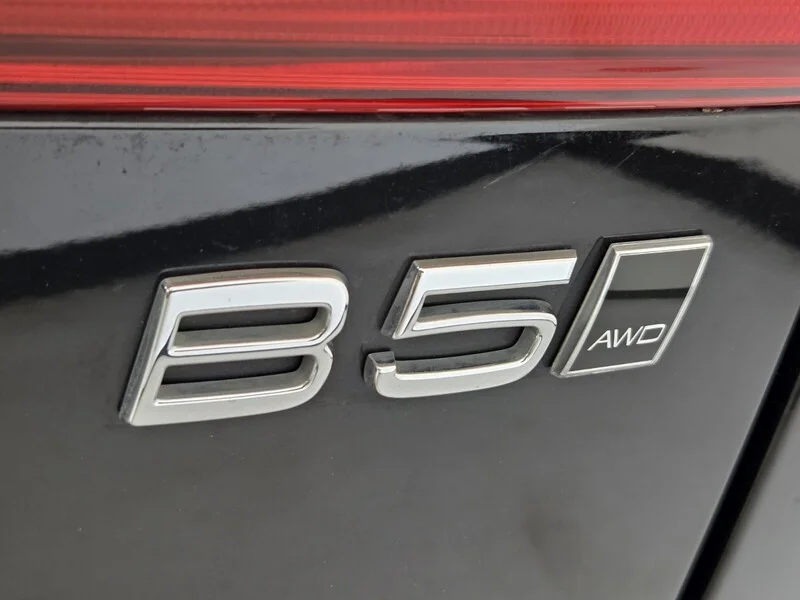 Used 2024 Onyx Black Metallic VOLVO B5 AWD CORE DARK THEME image 19