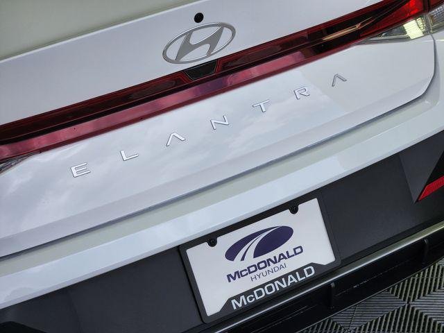 New 2026 White Hyundai SE image 9